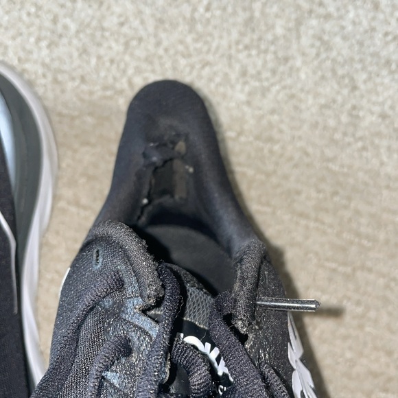 Men’s size 11 Hoka mach 4- back - Picture 5 of 8